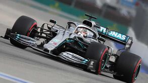 GP Rússia: Lewis Hamilton vence corrida com polémica na Ferrari 