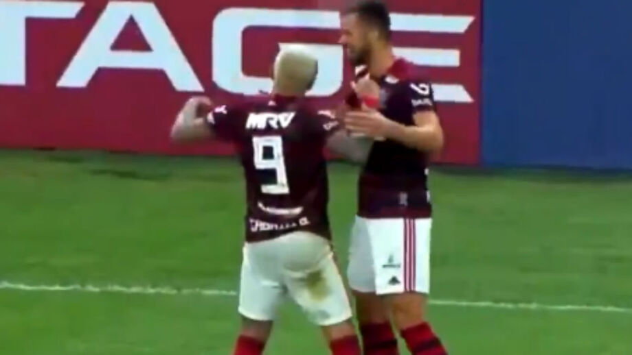 Avançado do Flamengo abriu o ativo no duelo com o Santos