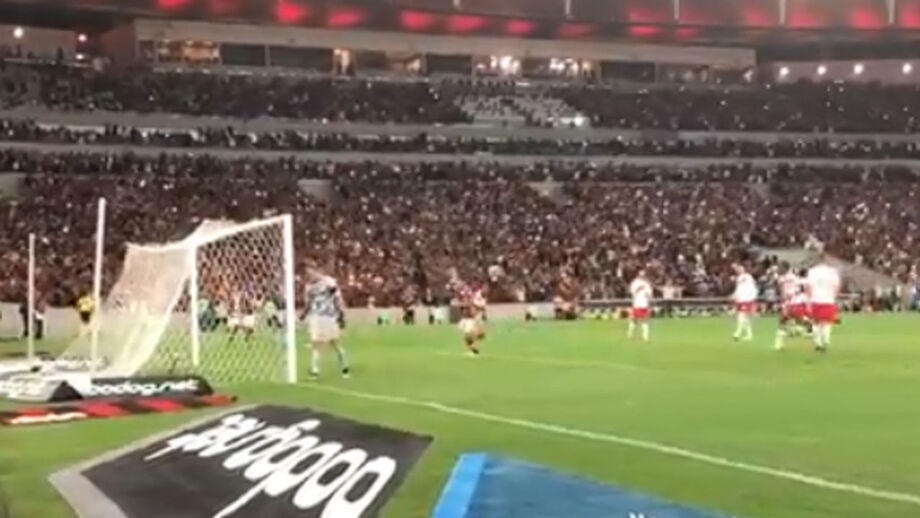 Depois de na ronda anterior ter batido o seu recorde de triunfos seguidos no 'Brasileirão', ao somar a sétimo no reduto do Cruzeiro (2-1), o 'Fla' voltou a ganhar, mas, mesmo com dois a mais, ainda apanhou um susto no início da segunda parte