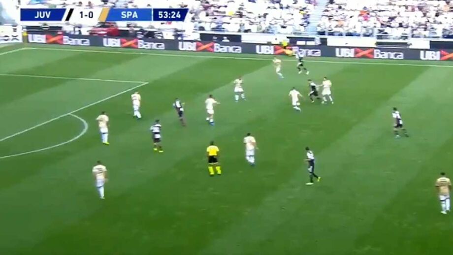 Ainda antes de fazer o segundo golo da Juventus - que venceu o SPAL por 2-0 -, Cristiano Ronaldo assinou esta jogada
