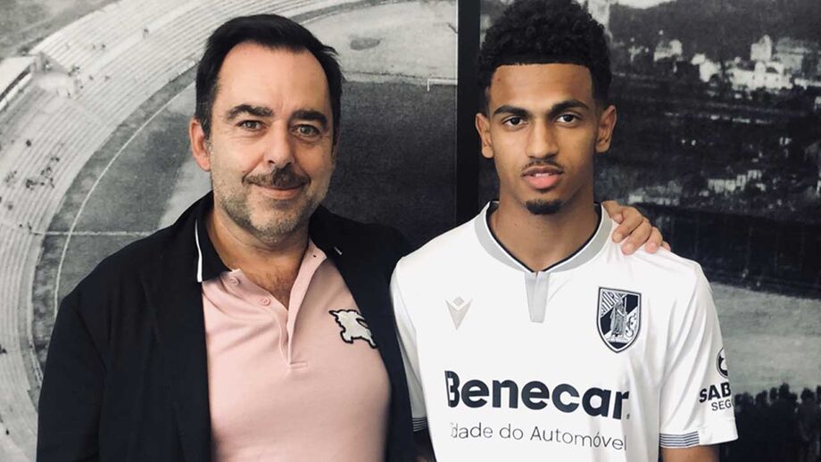 Marcus Edwards assinou pelo V. Guimarães. O extremo vem do Tottenham