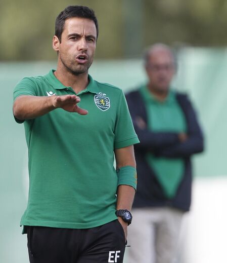 EMANUEL FERRO: Assumiu os sub-23 após a subida de Leonel Pontes e agora foi a sua vez de ser promovido. Aos 40 anos, Ferro será adjunto de Silas e será o seu nome que irá constar nas fichas de jogo como treinador principal do Sporting. Também será ele a falar nas flash interviews, tudo isto até Silas tirar o nível IV do curso de treinadores da UEFA.