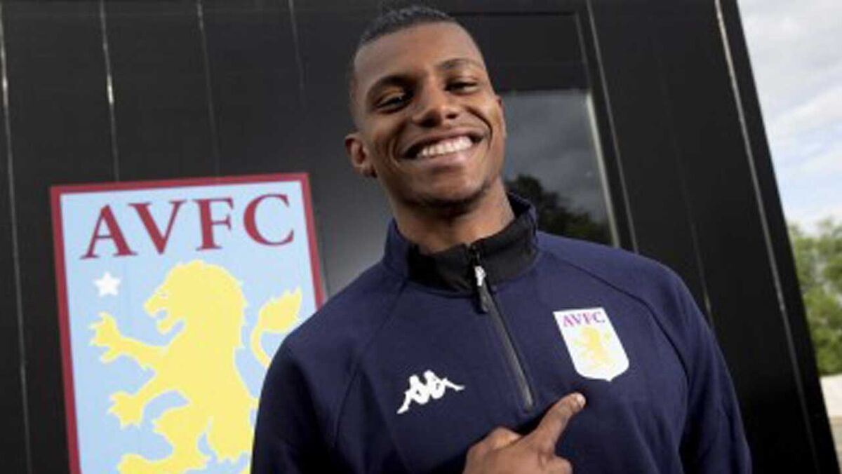 Aston Villa anuncia contratação de atacante brasileiro Wesley