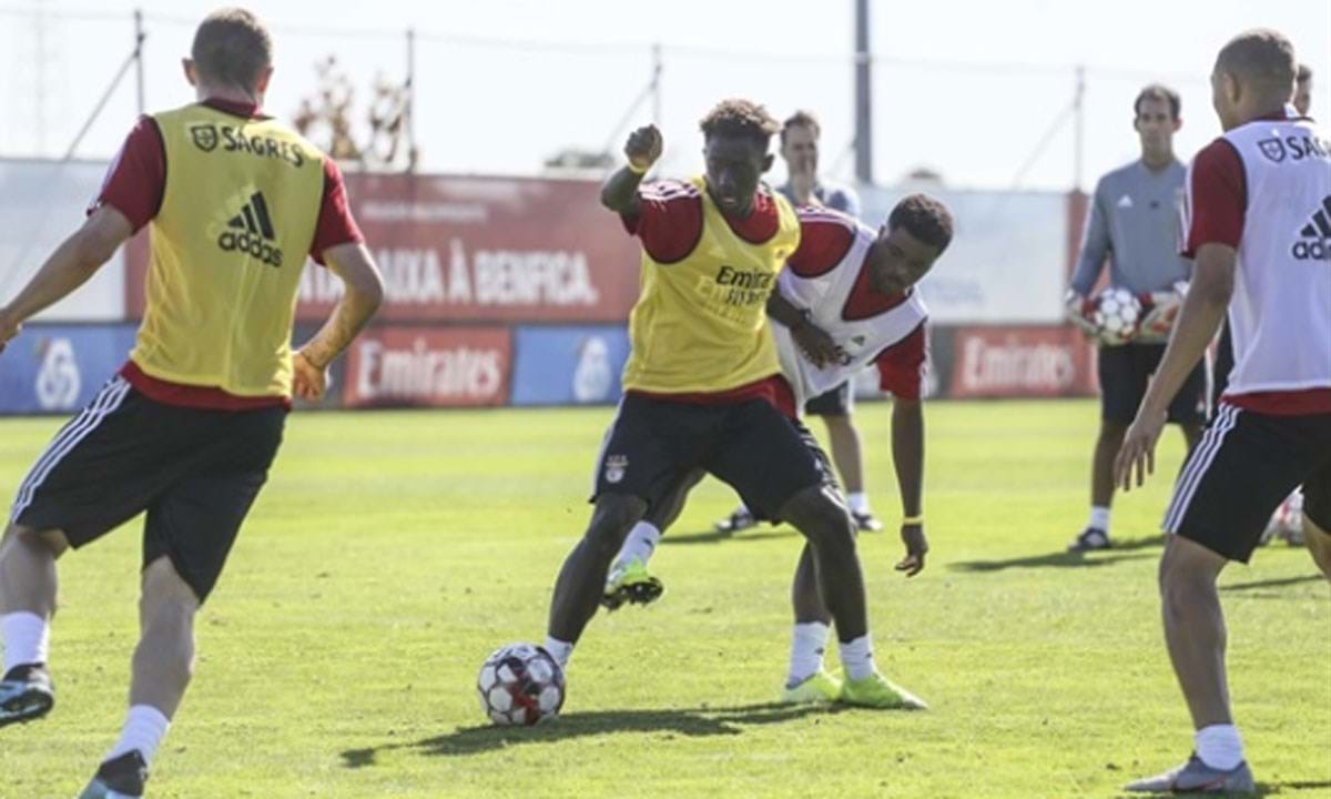 Os Oito Jovens Jogadores Que Bruno Lage Chamou Ao Treino Do Benfica ...