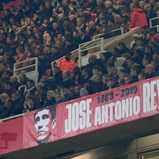 Arsenal recordou José Antonio Reyes no encontro diante o V. Guimarães