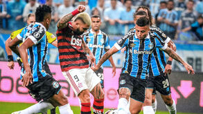 Flamengo empata (1-1) em casa do Grémio e 'aproxima-se' da final da Libertadores