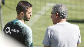 Fernando Santos: «É um absurdo. Bernardo Silva não merece isto»