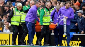 Tottenham em suspenso: a grave lesão de Lloris que o obrigou a sair com botija de oxigénio