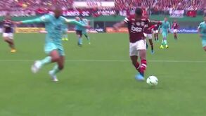 O 'pontapé na atmosfera' de Bruno Henrique antes de marcar à Chapecoense