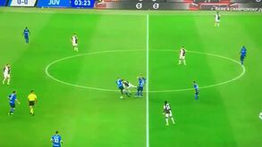 Dybala abriu marcador no Inter-Juventus num lance em que Ronaldo foi derrubado