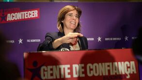 Catarina Martins disponível para negociar com PS solução para a legislatura ou 