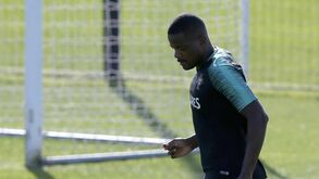 William Carvalho dispensado e André Gomes chamado