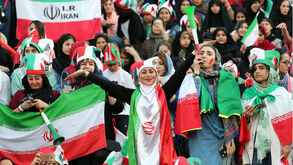 E fez-se história: mulheres iranianas entraram num estádio em Teerão pela primeira vez em décadas