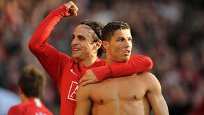 Berbatov: «Até Messi e Ronaldo teriam problemas nesta equipa»