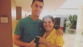 Mãe e irmã visitam Cristiano Ronaldo na Seleção