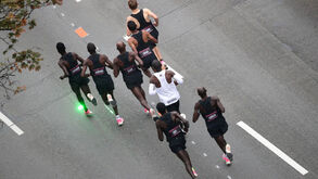 Kipchoge correu maratona abaixo das duas horas: quanto ganharam as 41 lebres que o acompanharam