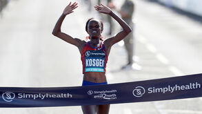 Impressionante: recorde mundial feminino da maratona batido após 16 anos por quase minuto e meio