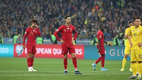 A crónica do Ucrânia-Portugal (2-1): falhar dos pés à cabeça