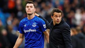 Jogadores do Everton ao lado de Marco Silva 