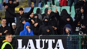 Racismo na Bulgária: reveladas imagens de crianças na final da Taça com suásticas no corpo