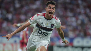 Fortaleza em fúria após derrota com Flamengo: havia duas bolas em campo no lance do 2.º golo