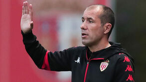 Três portugueses entre os treinadores que mais dinheiro deram a ganhar com venda de jogadores