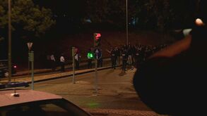 Tensão e insultos na chegada dos jogadores a Alvalade