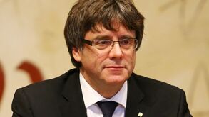 Puigdemont entrega-se à Justiça belga após terceiro mandado europeu de detenção