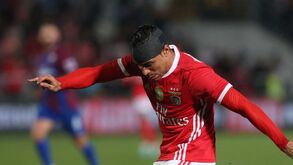 De Tomas jogou de touca na segunda parte do Cova-Benfica