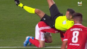 A noite curta de Rafa: abriu o marcador, 'derrubou' o árbitro e saiu lesionado