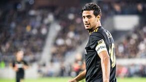 Carlos Vela não descarta jogar 4 meses no Barcelona