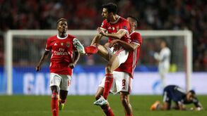 Artilheiro Pizzi explodiu com assobios dos adeptos após o golo frente ao Lyon