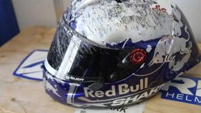 Assim ficou o capacete de Miguel Oliveira após a violenta queda desta manhã