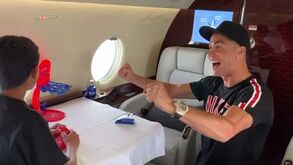 Cristiano Ronaldo joga 'basquetebol' com o filho e deixa aviso a Michael Jordan