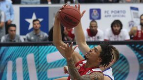 Benfica defende topo na Hungria