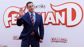 John Cena solidário com bombeiros