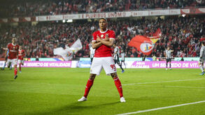 Benfica mantém hat trick de Vinícius