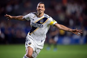 Ibra ostenta Ferrari rara! Veja outros atletas fãs da marca italiana - Site  Administrável para Rádios