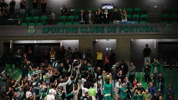 Claques Do Sporting Invadem Central Do Pav Joao Rocha E Frederico Varandas Sai Escoltado Sporting Jornal Record