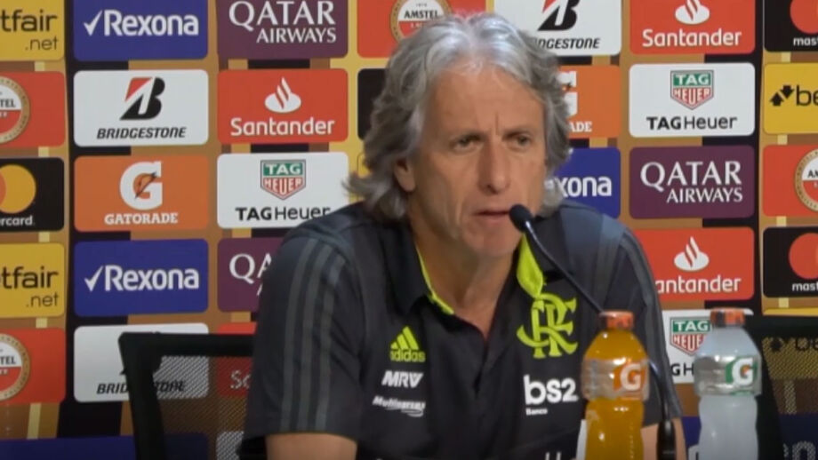 Na análise ao Grémio-Flamengo (1-1), Jorge Jesus o lance que resultou no golo do adversário e disse que a sua equipa vai ter de passar a fazer o mesm