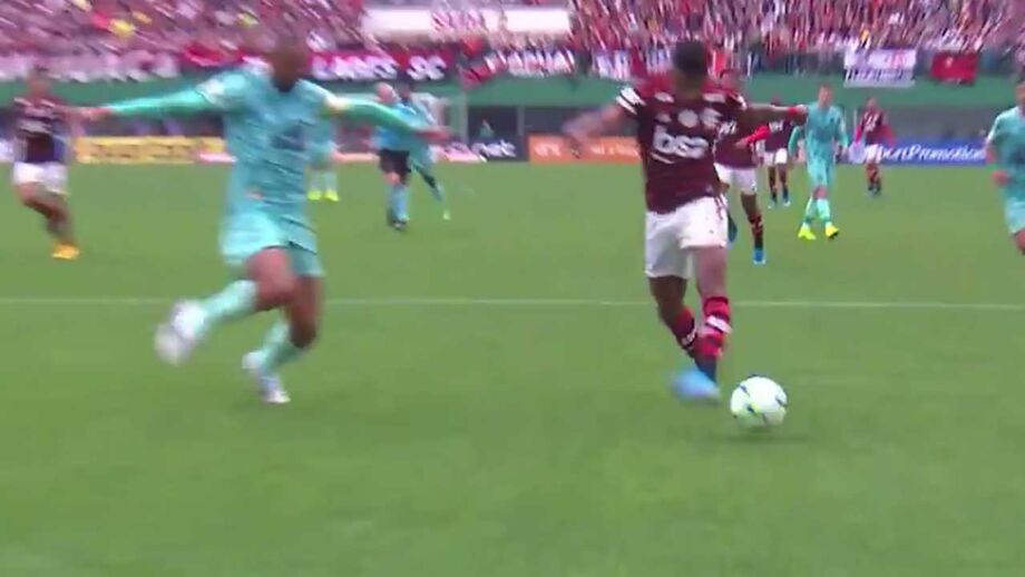 Avançado do Flamengo, de Jorge Jesus, acabou por fazer o primeiro do Mengão