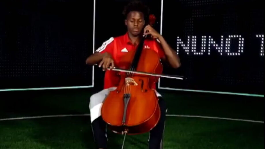 Jovem craque dos encarnados conta como fez para conciliar as aulas de música, a escola e o futebol