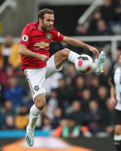 Juan Mata - Contratado na era David Moyes ao Chelsea, por 44,73 milhões de euros, o espanhol mantém-se ainda em Old Trafford.