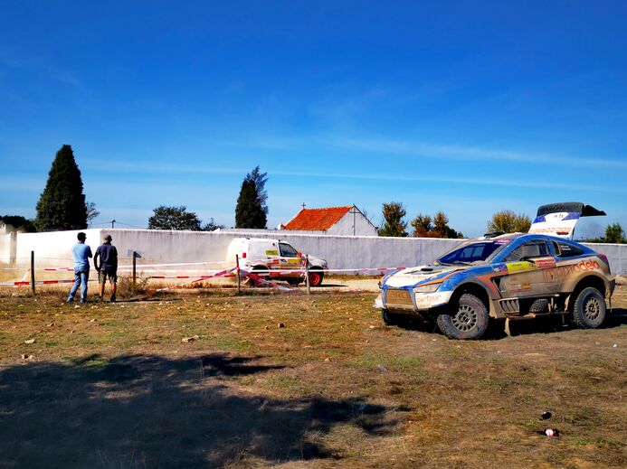 Homem de 62 anos em risco de vida ao ser atingido por carro em prova de todo o terreno em Portalegre