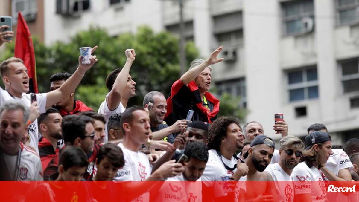 GDESSA supera Benfica e sagra-se campeão nacional de basquetebol feminino -  Basquetebol - Jornal Record