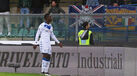 Reação de Balotelli aos cânticos racistas em Verona