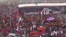 Tochas, petardos e cânticos: o arrepiante apoio dos adeptos do Flamengo à equipa antes da partida para o Perú
