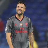 Benfica anuncia lesão de Seferovic