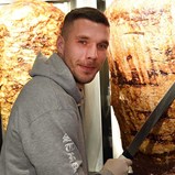 Podolski volta à Polónia para jogar e... abrir um restaurante de kebab