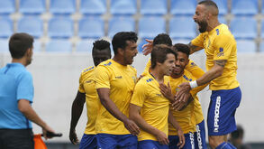 Estoril-Ac. Viseu, 3-1: Hat-trick de Roberto garante três pontos